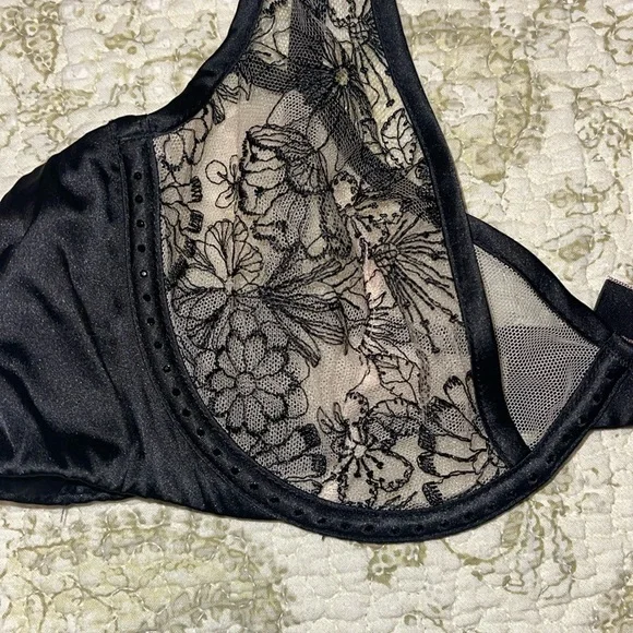Victoria’s Secret Floral Plunge Bra